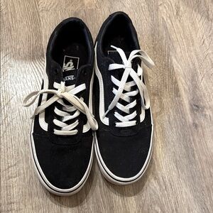 Vans Men's Black and White Sneakers